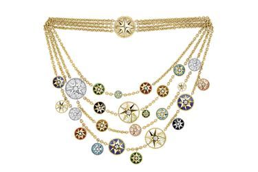 Les multifacettes de la médaille. Ici le collier multi-rangs Rose des vents en or et pierres dures, de Dior Joaillerie.