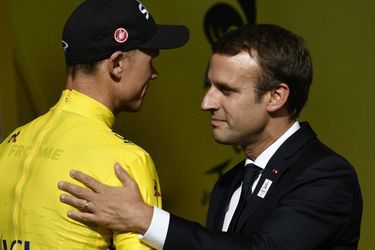 Emmanuel Macron et Christopher Froome, à la fin de la 17ème étape du Tour de France