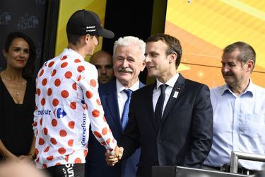 Emmanuel Macron et Warren Barguil, à la fin de la 17ème étape du Tour de France