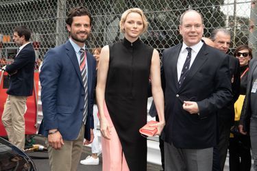 La princesse Charlène et le prince Albert II de Monaco avec le prince Carl Philip de Suède, à Monaco le 26 mai 2019