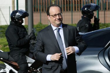 François Hollande, vendredi, à Venette.