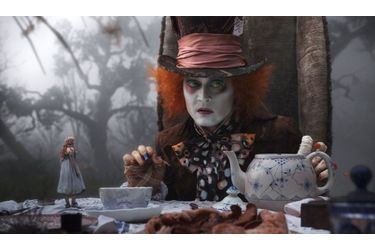 Basé sur l’œuvre de Lewis Carroll, le film est un succès et remporte deux Oscars en 2011. Johnny Depp y prend les traits du chapelier fou.
