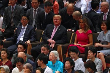 Donald et Melania Trump assistent à un tournoi de sumos à Tokyo, le 26 mai 2019.