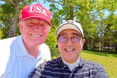 Donald Trump et Shinzo Abe jouant au golf, le 26 mai 2019.