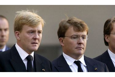 Willem-Alexander et Johan Friso, à la mort de leur père en 2002. 