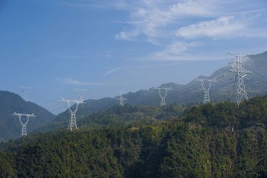 D’ici 2050, la Chine prévoit de mettre en place un vaste système de réseaux électriques propres, durables et sûrs