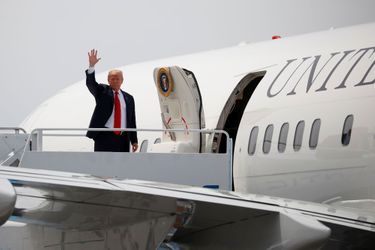 Donald Trump embarque à bord d&#039;&quot;Air Force One&quot;, samedi dans l&#039;Ohio.
