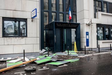 Le commissariat du XIXe arrondissement avait été pris pour cible par les lycéens en colère.