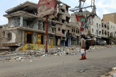 Le 7 avril 2016, les immeubles dévastés de Taez, troisième ville du Yémen, théâtre d&#039;affrontement entre les milices chiites Houthis et les forces loyalistes du Président Abd Rabbo Mansour Hadi