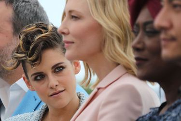 Kristen Stewart, admirative devant la beauté de Cate Blanchett, le 8 mai 2018 à Cannes.