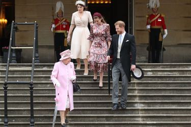 La reine Elizabeth II avec le prince Harry et les princesses Eugenie et Beatrice d'York à Londres, le 29 mai 2019