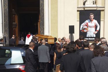 Les émouvants adieux à Jules Bianchi - Le monde de la F1 réuni pour ses obsèques 