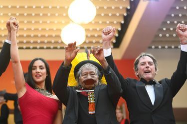 Le cacique Raoni et ses proches à Cannes, le 24 mai 2019.
