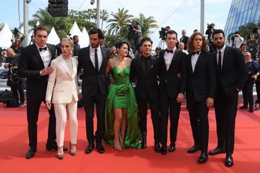 Xavier Dolan et son équipe lors de la montée des marches du film «Matthias & Maxime» à Cannes le 22 mai 2019
