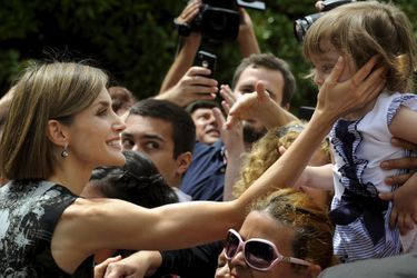 La reine d’Espagne en photos - Letizia la ravissante chante l’été