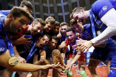 Les Bleus entrent dans l’histoire - Premier titre international pour les volleyeurs