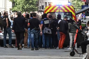 Les secours dans le quartier de l&#039;explosion vendredi à Lyon