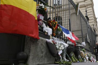 Les terroristes qui ont visé Paris et Bruxelles font partie de la même cellule. 