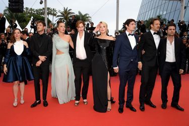 Paul Hamy, Niels Schneider, Virginie Efira, Justine Triet, Adele Exarchopoulos, Gaspard Ulliel, Laure Calamy et Arthur Harari à Cannes, le 24 mai 2019