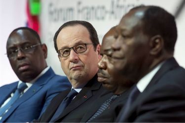 Le 6 février 2016, François Hollande entouré de Macky Sall, président du Sénégal (à g.), Ali Bongo, président du Gabon et Alassane Ouattara, président de la Côte d&#039;Ivoire