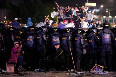 Les effectifs des forces de l'ordre ont été significativement renforcés à Jakarta, après une deuxième nuit de violences.