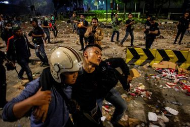 Les effectifs des forces de l'ordre ont été significativement renforcés à Jakarta, après une deuxième nuit de violences.
