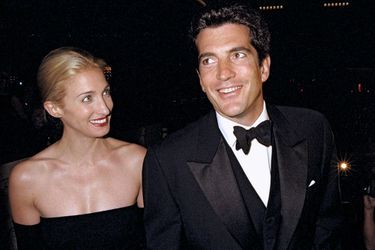 Avec sa femme, Carolyn Bessette, à New York, le 5 octobre 1998.