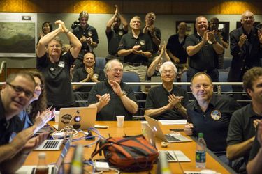 La joie des scientifiques de la Nasa, à la vue des photos envoyées par leur sonde New Horizons