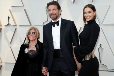Bradley Cooper avec Irina Shayk et sa mère Gloria 