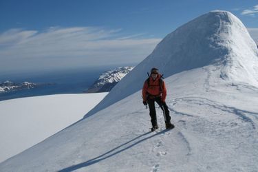 Emmanuel Cauchy était surnommé le «Docteur Vertical» pour sa passion pour l&#039;alpinisme et sa connaissance de la médecine de montagne. Ici au Mont Ross dans l&#039;Archipel des Kerguelen.