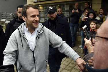 Emmanuel Macron en tenue de sport, lundi au Touquet. 
