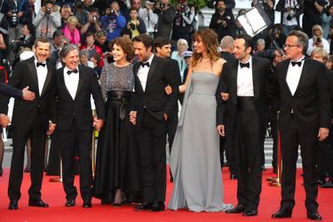 L'équipe du film "La belle époque" de Nicolas Bedos monte les marches à Cannes, le 20 mai 2019.