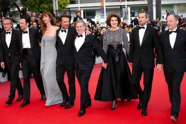 L'équipe du film "La belle époque" de Nicolas Bedos monte les marches à Cannes, le 20 mai 2019.