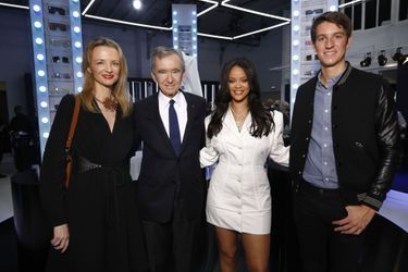Delphine Arnault, Bernard Arnault, Rihanna et Alexandre Arnault&nbsp;au&nbsp;lancement de la première collection Fenty à Paris le 22 mai 2019