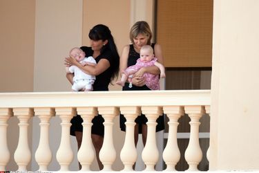 Le prince Jacques et la princesse Gabriella au balcon du Palais princier de Monaco, le 11 juillet 2015