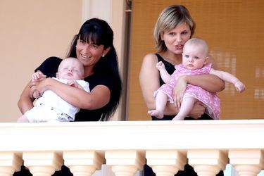 Le prince Jacques et la princesse Gabriella au balcon du Palais princier de Monaco, le 11 juillet 2015