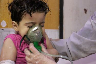 Une victime de l&#039;attaque chimique présumée en Syrie dénoncée par la communauté internationale. 
