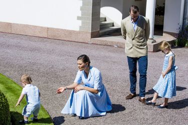 Victoria de Suède, son mari Daniel et leurs enfants Estelle et Oscar sur l&#039;île d&#039;Öland, le 15 juillet 2017.