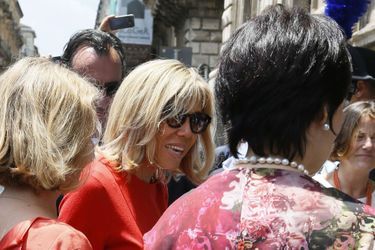 Brigitte Macron arrive à Piazza del Duomo, à Catane.