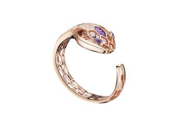 Serpenti à Secret en or rose, améthystes et diamants, 36 mm de diamètre, mouvement à quartz, bracelet en or rose, Bulgari, 56 300 €.