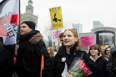 Une actrice engagée, Jessica Chastain a rejoint la marche pour les femmes en Pologne. 