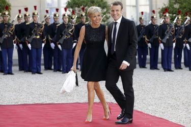 Emmanuel Macron et son épouse Brigitte, le 2 juin 2015 à l’Elysée à l’occasion d’un dîner d'Etat en l’honneur du roi Felipe d'Espagne et son épouse Letizia.