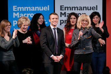 Le couple Macron lors d'une réunion dans le Cadre de la Journée du droit des femmes en mars 2017.