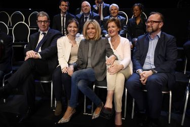 Brigitte Macron, dans le public avec Aurore Bergé et Frederique Dumas, lors du deuxième débat, réunissant les 11 candidats à la présidentielle le 4 avril 2017. 