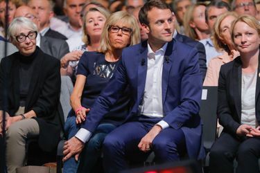 Emmanuel Macron et son épouse à la Mutualité à Paris, le 12 juillet 2016.  