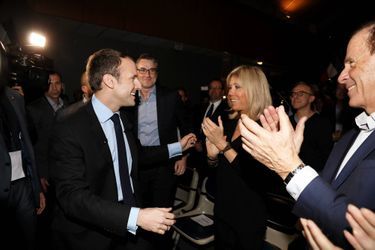Emmanuel et Brigitte Macron lors d'un meeting à Talence, en mars 2017.
