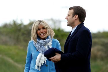 La veille du premier tour de la présidentielle, le couple s'est baladé au Touquet sous l'oeil des photographes. 