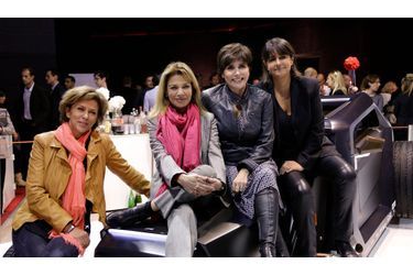 <br />
Liane Foly entourée de Corinne Touzet, Nicole Calfan et Valérie Expert (de g. à dr.)