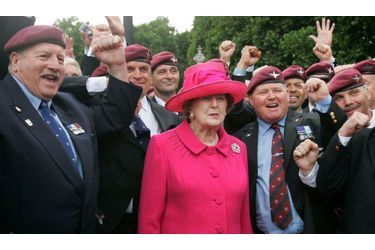 <br />
Thatcher et des vétérans de la guerre des Malouines, en 2007. 