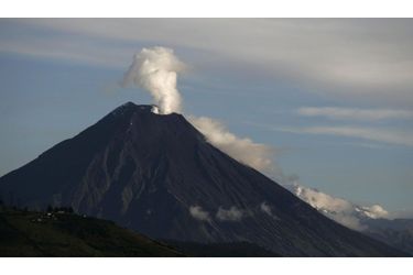 Le volcan Tungurahua, en Equateur, connaît une phase d&#039;activité accrue ces derniers jours. Les autorités encouragent les résidents à évacuer la zone.